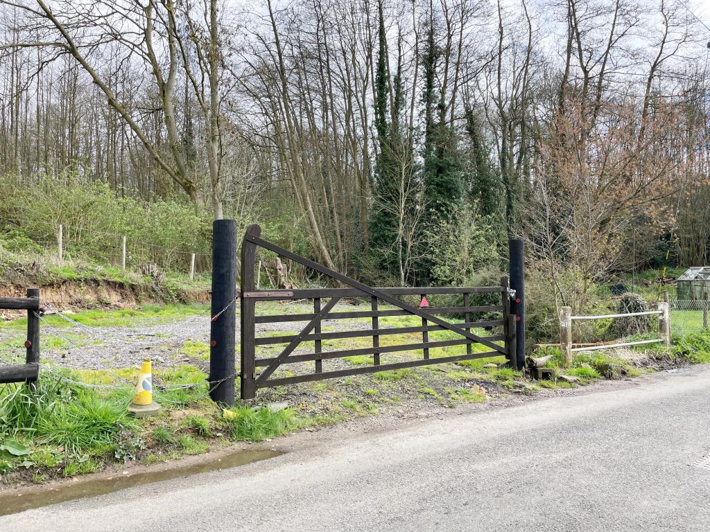 Lot: 133 - VACANT PARCEL OF LAND - Access to vacant parcel of land